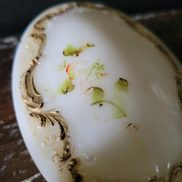 Antique Milk Glass Dresser Vanity Box With Embossed Gold Detailing - Small Hairp - Picture 6 of 9